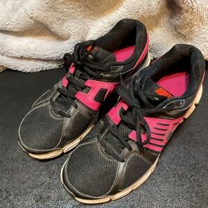 Nike Women's Black and Pink Running Shoes